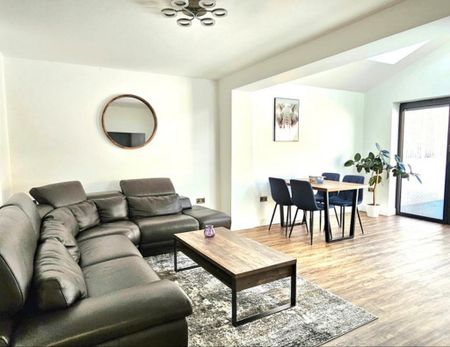 House share to rent - Photo 2