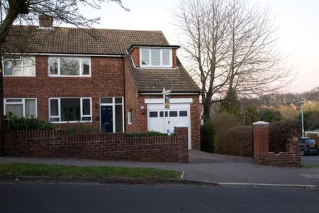 3 bedroom semi-detached house to rent - Photo 5