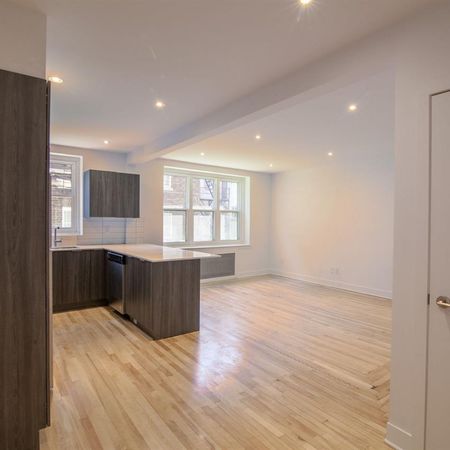 2105 Chomedey Street - Photo 3