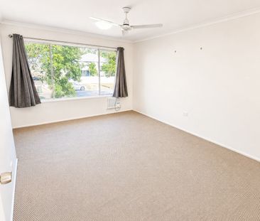 CENTRAL TOWNHOUSE IN NEAT COMPLEX! - Photo 6