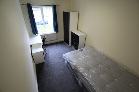 3 Bed Flat, Orchard Lodge, LS6 - Photo 4