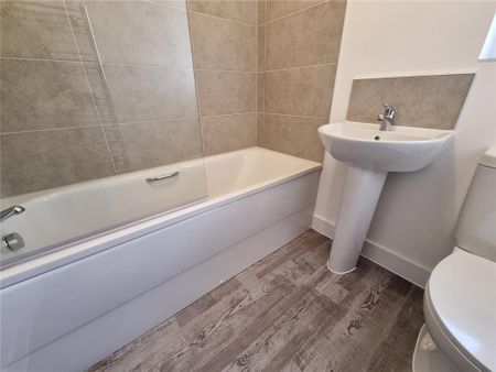 3 bedroom detached house to rent - Photo 3