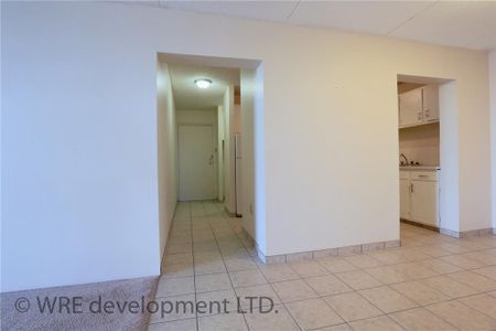 3 Bedroom Renovated Townhome - Photo 4