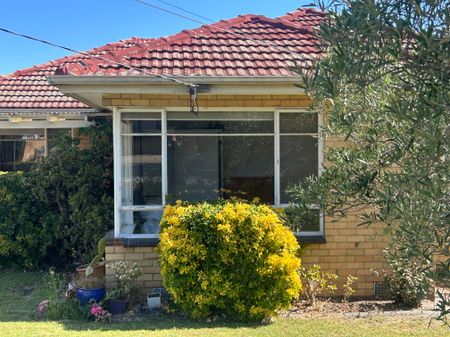 Cheltenham - Photo 2