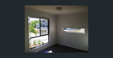 Top Quality, Spacious Townhouse.....Dont Forget The Pool - Photo 4