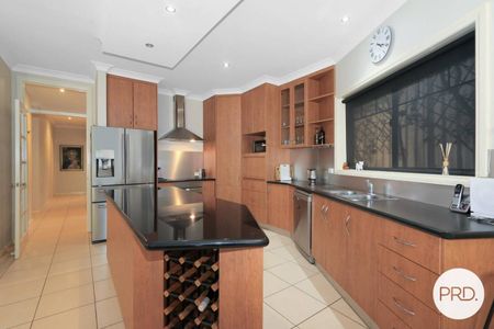FULLY FURNISHED ELEGANCE AWAITS! - Photo 4