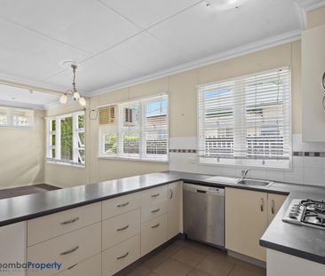 The perfect family home! Prime East Toowoomba location, what an opp... - Photo 3