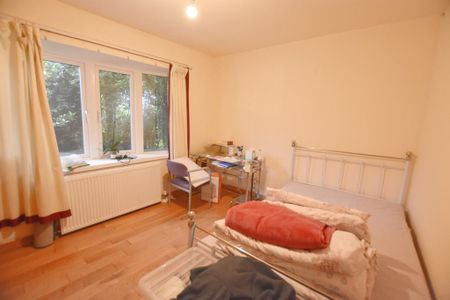 5 bedroom semi-detached house to rent - Photo 4