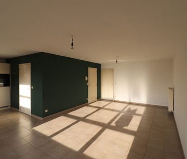 Een appartement op de 1ste verdieping met 2 slaapkamers, terras en ... - Photo 6