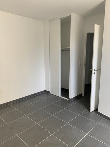 Location Appartement 2 pièces 46m² LES ANGLES 30133 - Photo 3