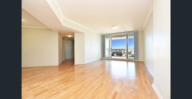 Contemporary sky home with phenomenal panoramic views - Photo 1