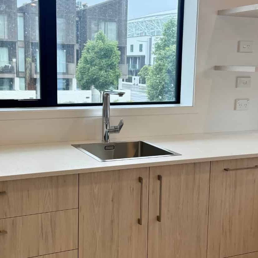 EXECUTIVE FULLY FURNISHED INNER CITY BRAND NEW APARTMENT! - Photo 1