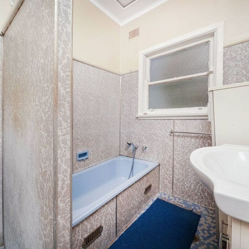 Simplicity and Convenience 3 Bedroom House in Merrylands - Photo 1