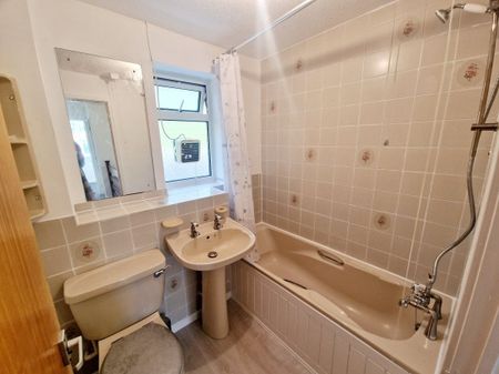 PETERBOROUGH - Photo 5