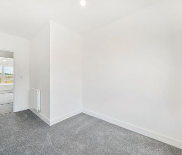 4 bedroom detached house to rent - Photo 2