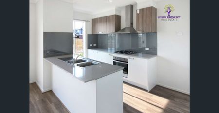 Perfectly located in Tarneit - Photo 4