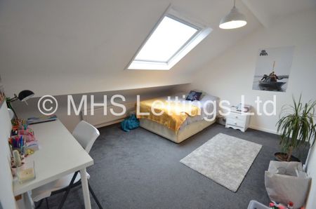 4 Bedroom Mid Terraced House for rent in Newport Gardens - Photo 4