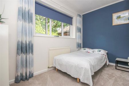 4 bedroom semi-detached house to rent - Photo 4