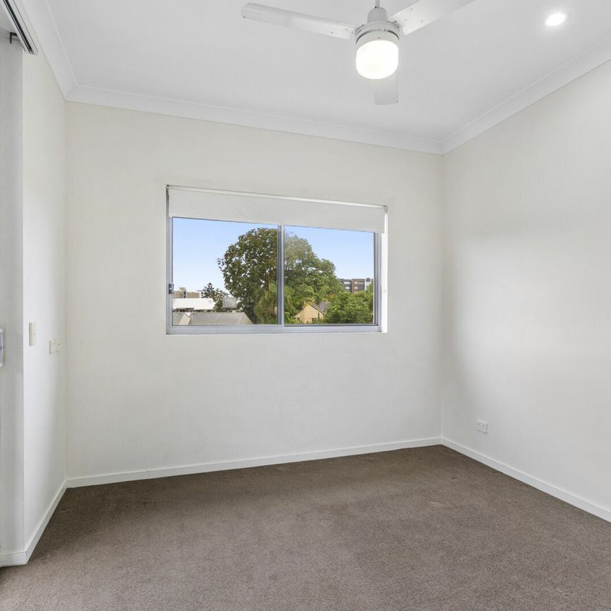 Coastal One-Bedroom Apartment just 450m to the Beach - Photo 1