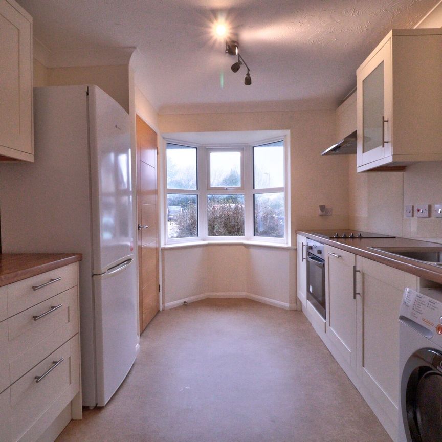 2 bedroom mid terraced house to rent - Photo 1