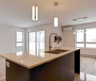 GRAND 5 1/2 - Photo 2