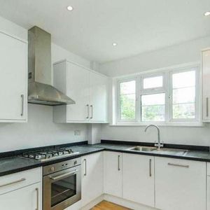 Risborough Close, Muswell Hill, N10 - Photo 2