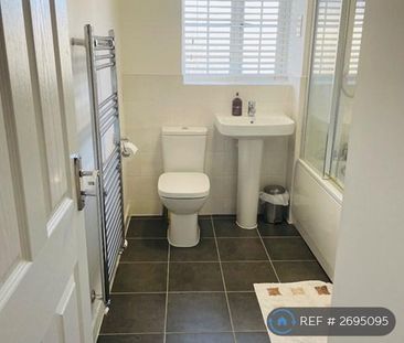 1 bedroom in a house share to rent - Photo 1