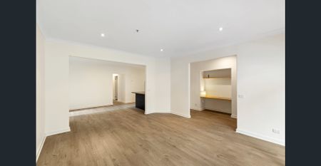 Spacious and refreshed with outdoor retreat - Photo 3