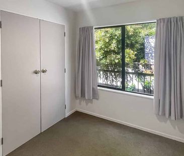 PETONE LIVING - Photo 1