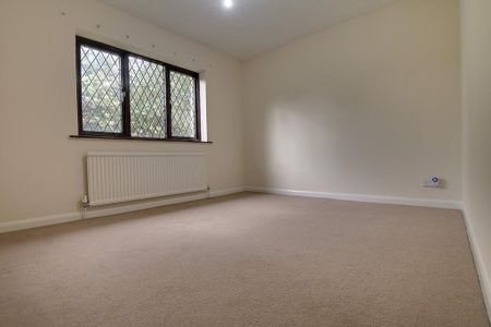 3 bedroom detached bungalow to rent - Photo 4