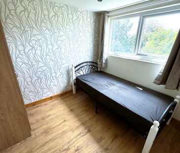 3 bedroom flat to rent - Photo 4
