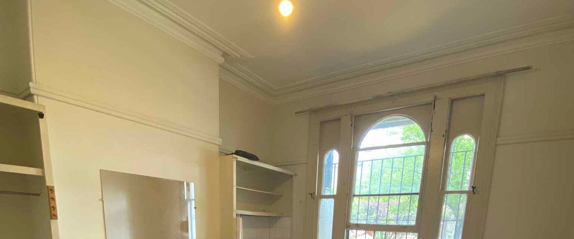 STUDIO IN HEART OF ENMORE !!! - Photo 1