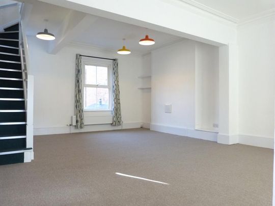 4 bedroom terraced house to rent - Photo 1