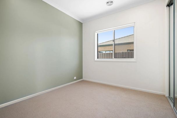 Modern Family Living in a Prime Tarneit Location - Photo 1