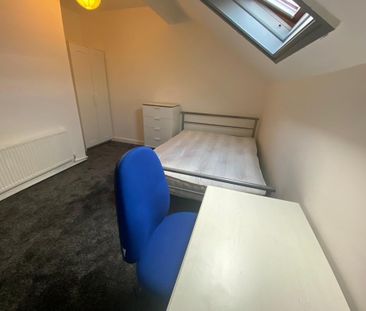 3 bedroom semi-detached house to rent - Photo 3