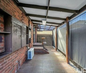 Beautifully Renovated Unit - Photo 6