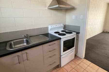 Lovely 2 bedroom unit - Photo 5