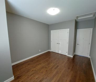 Beautiful 4 Bed Duplex in West Park! - Photo 3