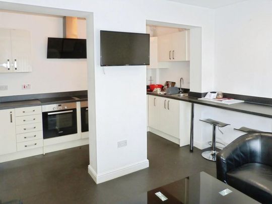 1 bedroom in a house share to rent - Photo 1