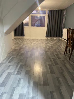 2 Bed Maisonette, Aston House, BS1 - Photo 1