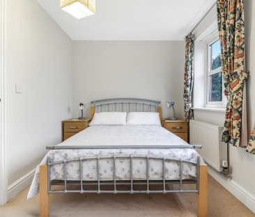 4 bedroom mews to rent - Photo 4