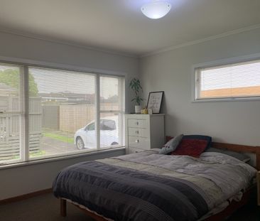 90A Matipo Road, Te Atatu Peninsula, Auckland - Photo 2