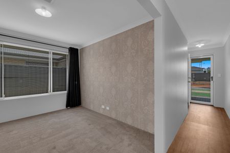 Spacious Three Bedroom Home In Baldivis - Photo 2