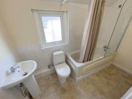 4 bedroom terraced house to rent - Photo 5