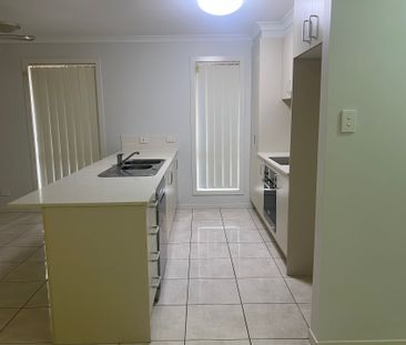 Spacious 4-Bedroom Family Home in Blacks Beach - Photo 5