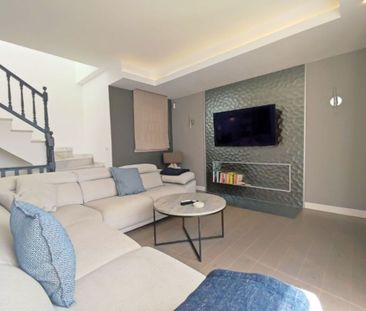 Luxury Semidetached House for rent in Marbella, Spain - Photo 2