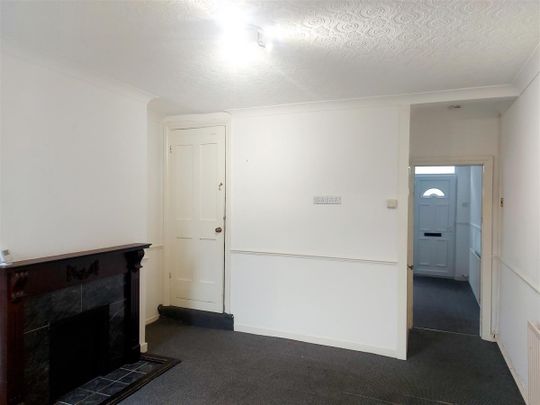 2 bedroom Terraced House to rent - Photo 1