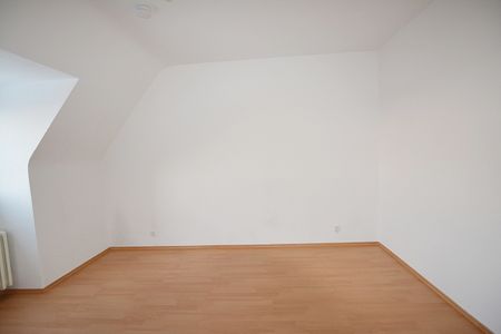 Ganz ruhig und gemütlich unterm Dach in Krefeld-Uerdingen: Renovierte 3-Zimmer-Wohnung im Grünen - Photo 4