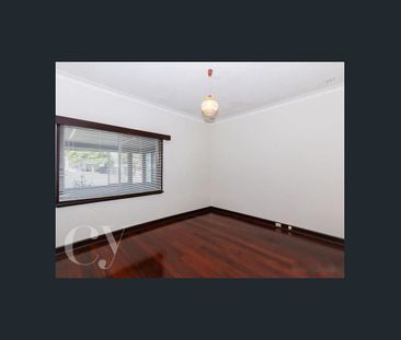 15 Yalgoo Avenue, White Gum Valley, WA 6162 - Photo 4