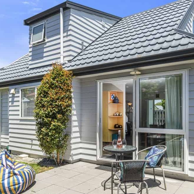 Neat as a pin... - Photo 1